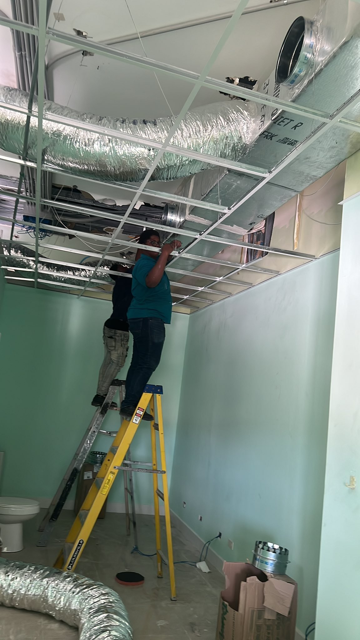 Ductwork and ceiling HVAC installation in a commercial space